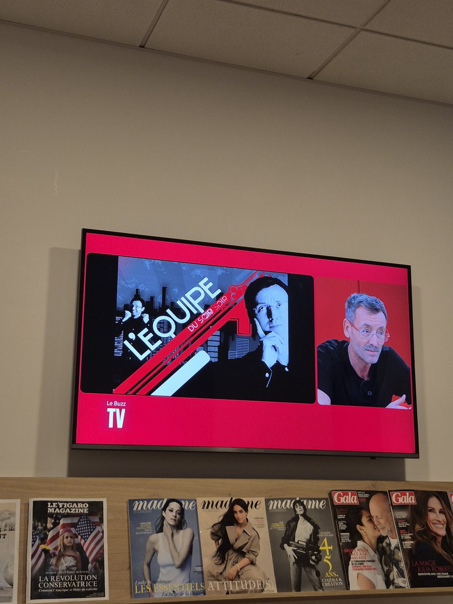 lequipe_pro's tweet image. Retrouvez Olivier Ménard dans le "Buzz TV" pour parler de la 4000e de @lequipedusoir 📺
Diffusé aujourd'hui à 18h30 sur @LeFigaroTV et à 17h sur le site de @Le_Figaro !
À ce soir 21h15 sur @lachainelequipe pour la soirée spéciale 4000e 🙌