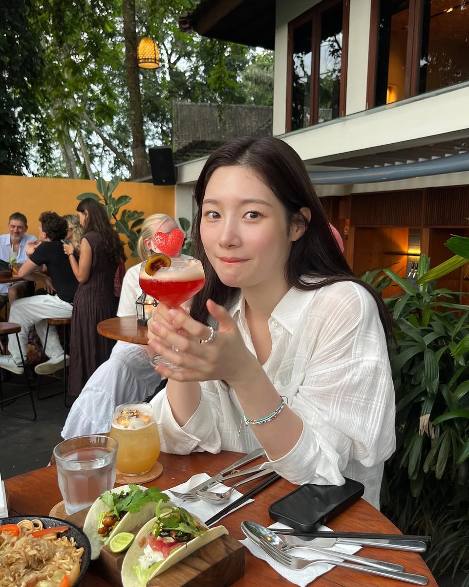 lealnight's tweet photo. Curiga kemejanya minjem punya cowoknya ๐
๐ค๐ป
#faeries #chaegyu #minchae https://t.co/8D8yckTrmA