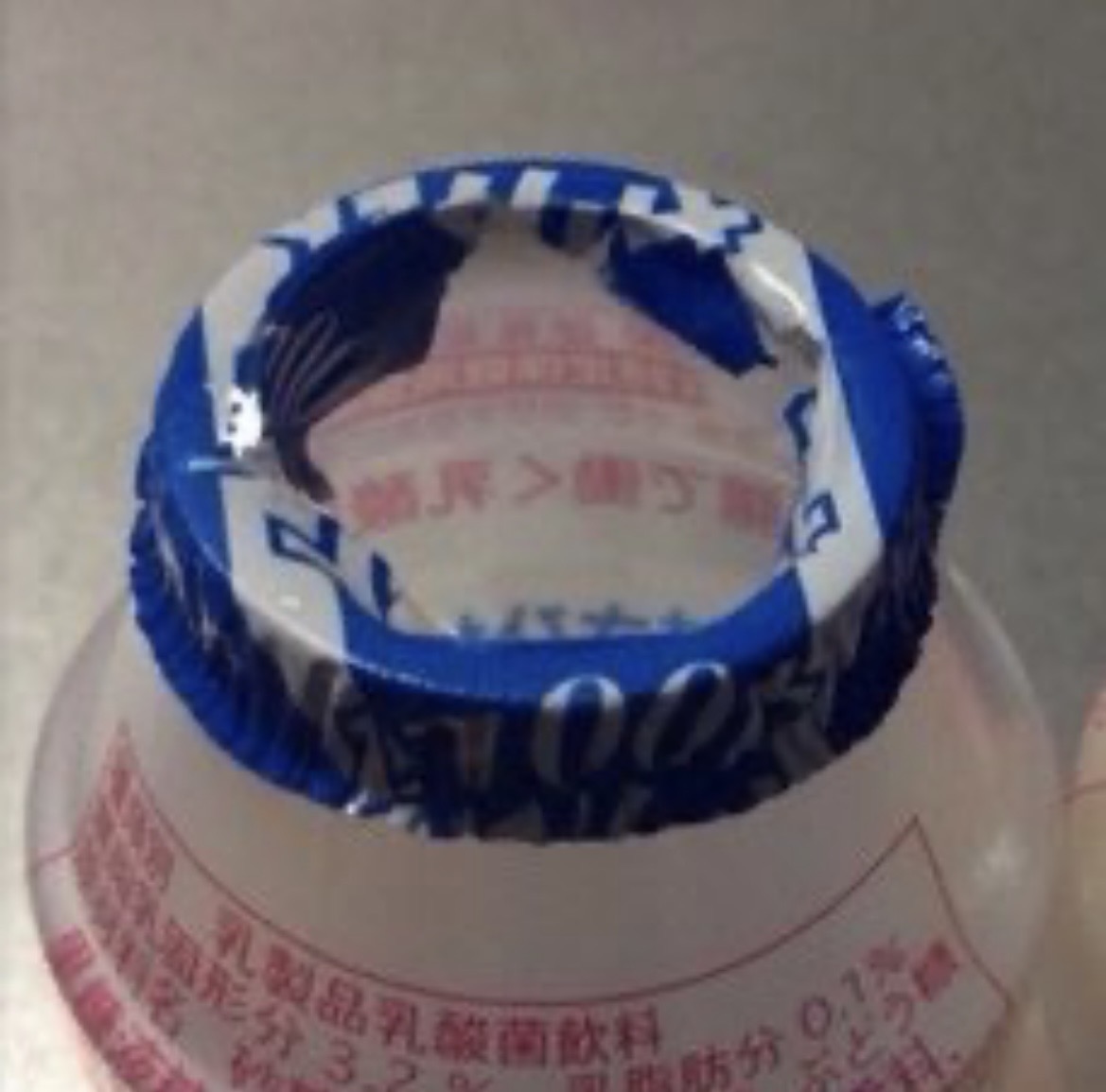 Asiro_rei's tweet image. 【ヤクルトの開け方】

  ↓一般人                          ↓ サイコパス