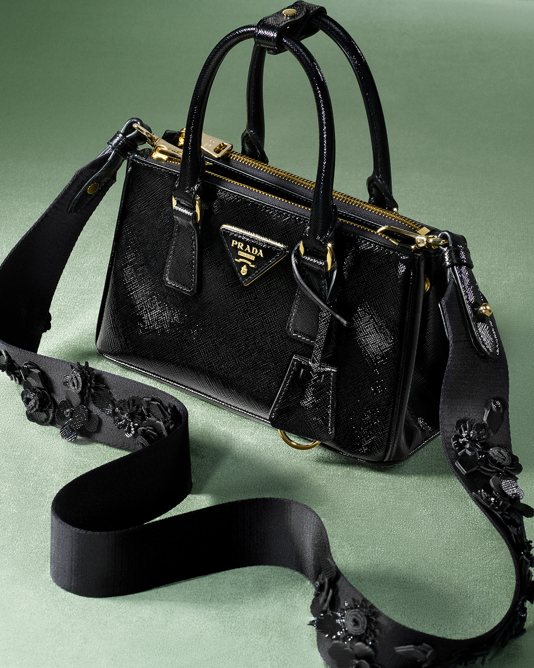 プラダ セレブ 高級 フェス お祭り クラブ 普段着 カジュアル お出かけ 人気 PRADA JAPAN (@prada_japan) / X