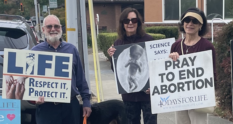 LifeNewsHQ's tweet photo. Pro-Life people in California spent half an hour talking with a Planned Parenthood client seeking an abortion.

The expectant mother knew that the child growing in her womb is a living  human being, but she had reservations about having a baby.

Suddenly, her boyfriend showed up.

“He exclaimed that he didn’t want her to have an abortion, that he was willing and able to support her and the baby!”

The couple visited the local pregnancy center, where they CHOSE LIFE!