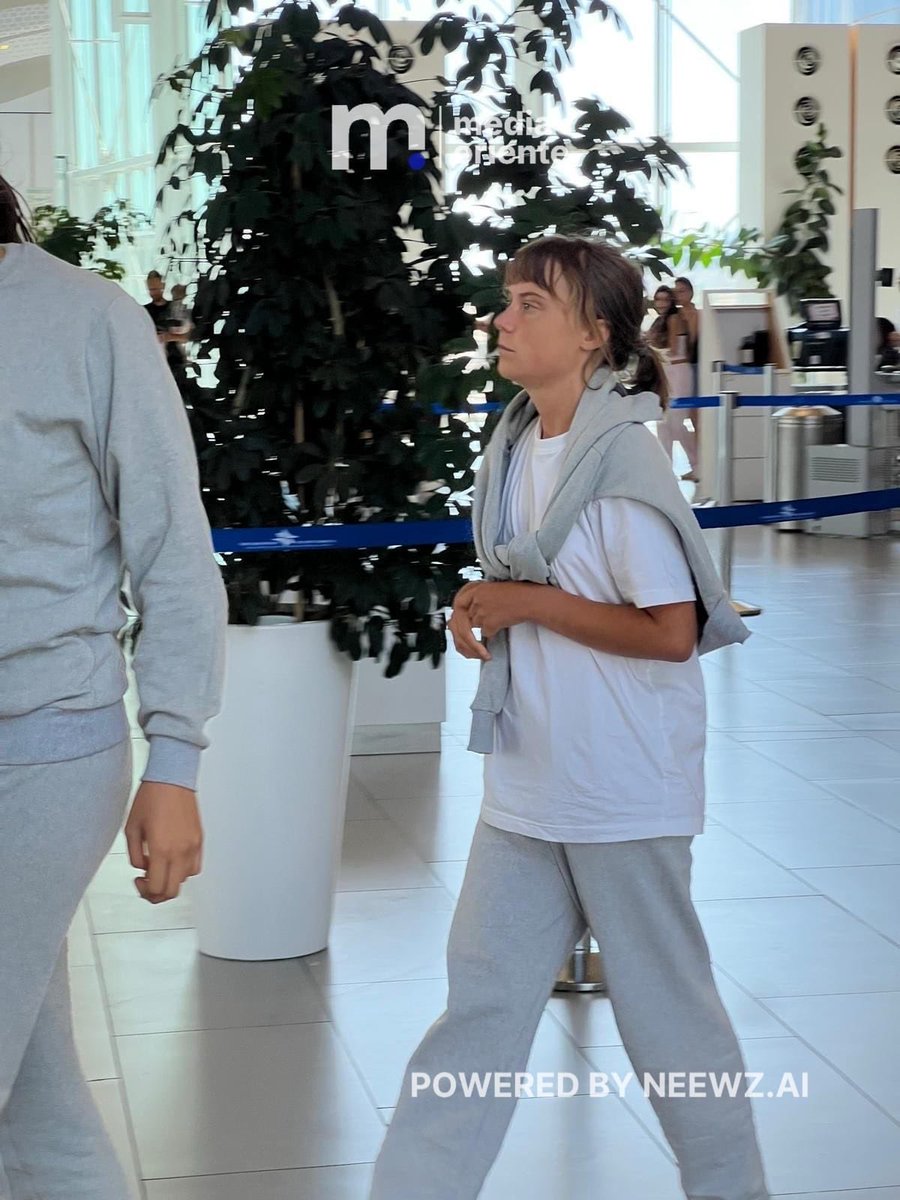 Así se va Greta “ la torturada , maltratada y violentada por el ejército sionista “
No ha cambiado nada , no ha dejado un paquete de fórmula en Gaza y tampoco lo traía, ningún gobierno la defendió porque es indefendible , sacando medios españoles ningún medio institucional