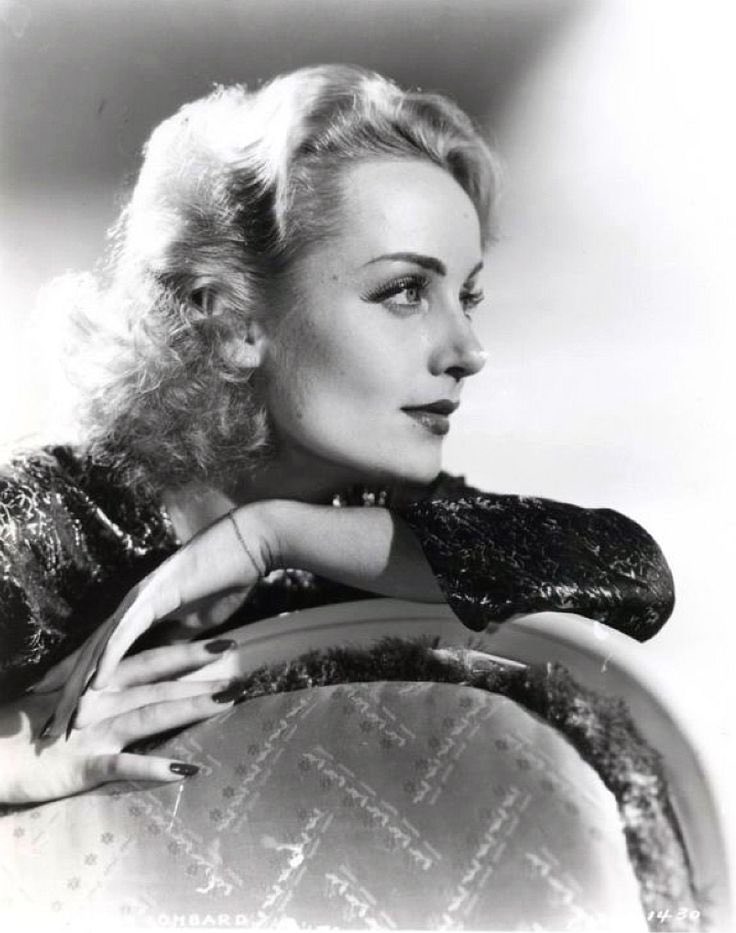 "I love my work and I take it seriously... But I do not go about clutching my Career to an otherwise naked bosom. If my work were to be taken away from me tomorrow I wouldn't be stopped. I'd go on living, and still love it". — Carole Lombard 

#CaroleLombard
