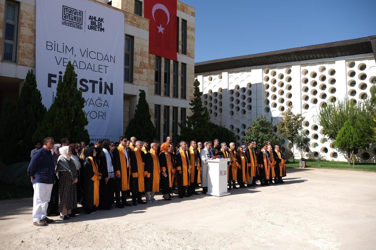🔴 Üniversitemizden Soykırıma Karşı Sert Tepki!

Üniversitemiz Senatosu, Gazze’de üçüncü yılına giren soykırıma karşı “Akademik Sumud” çağrısında bulundu.

“Akademik tarafsızlık, failin safında yer almak değildir.”
Üniversitemiz, bilgi üzerindeki siyonist tahakküme karşı