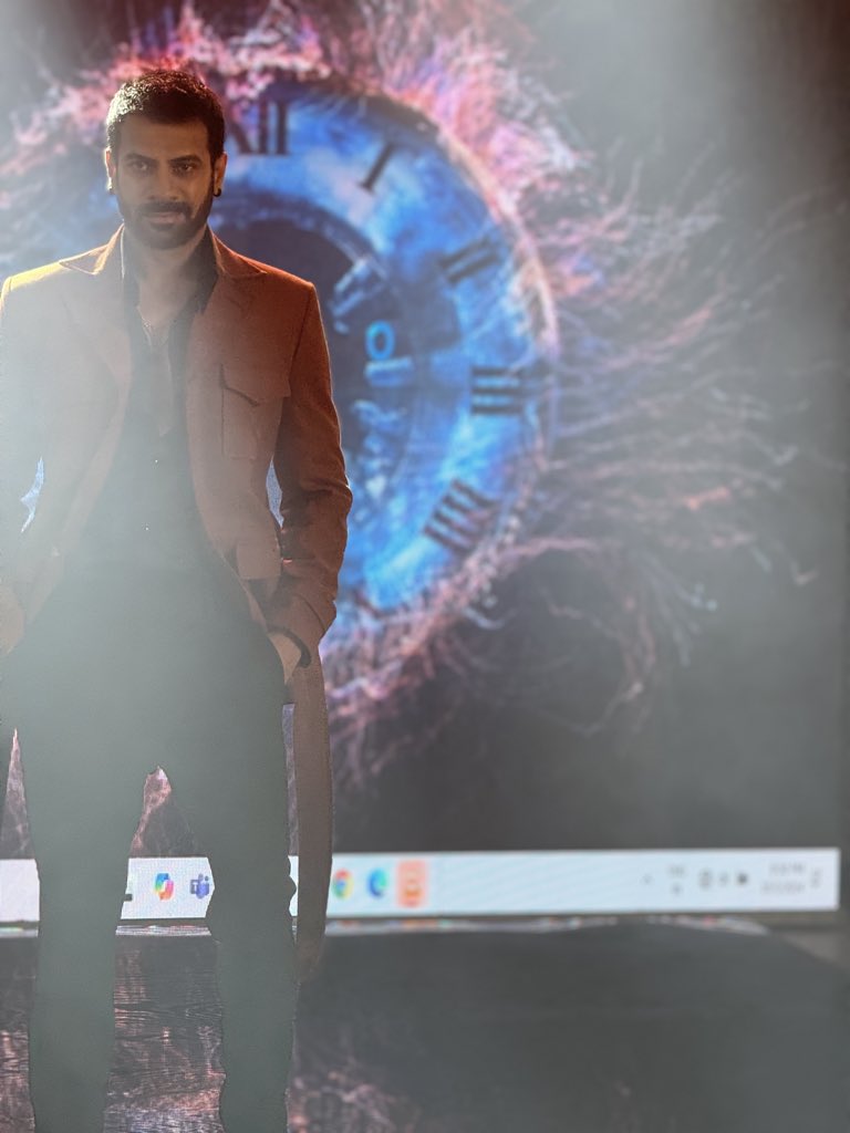 KaranVeerMehra's tweet image. Zindagi Mein Ghum Hai, Ghum Mein Dard Hai
Dard Mein Maza Hai, Aur Maze Mein Hum Hai ! 

1 year this day thank you #fanmily #biggboss #bb18