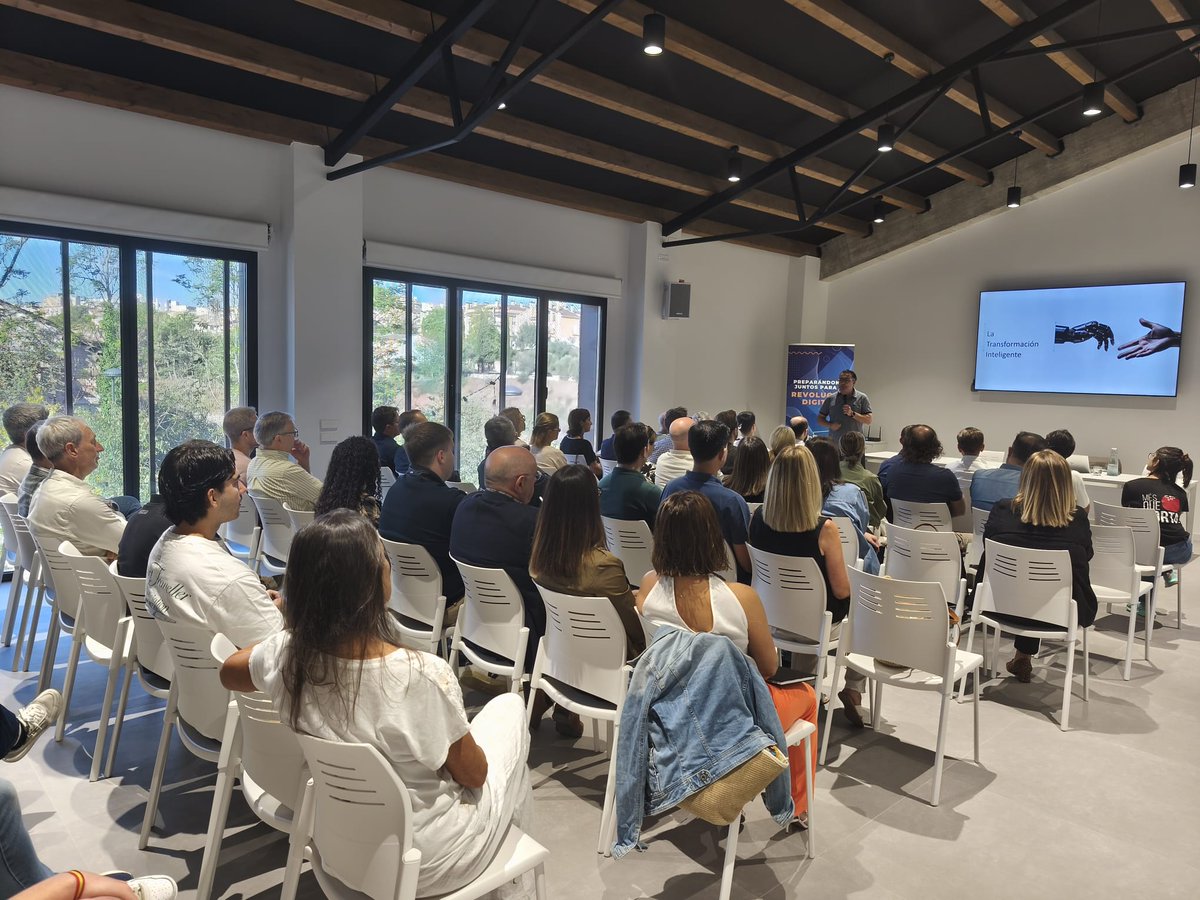 LabPyme's tweet image. 🚀 Así vivimos la jornada IA que Resuelve en @ajOntinyent
💡 IA práctica, sin tecnicismos
☕ Desayuno + networking
Gracias a tod@s los asistentes 🙌
