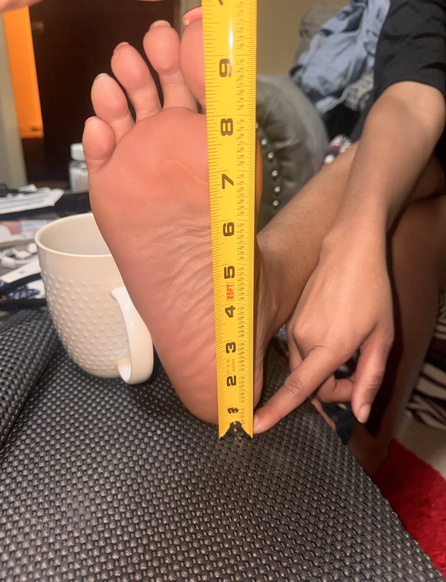 SupremeFeett's tweet photo. Yes my feet are really this big . https://t.co/lVX3JkWkpj