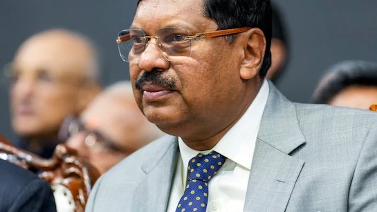 A lawyer allegedly attempted to hurl a shoe at Chief Justice of India BR Gavai during proceedings in the Supreme Court today, as per reports from lawyers present in court.

#SupremeCourt #CJI #BreakingNews