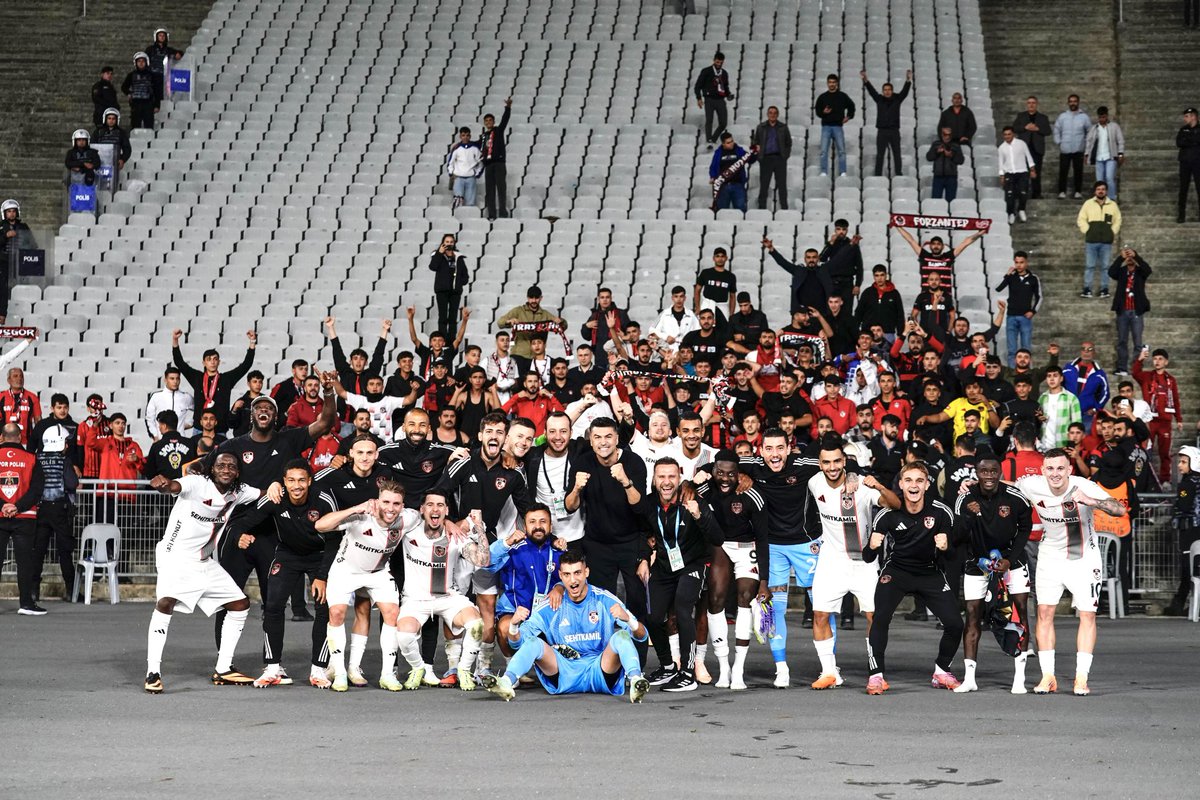 "Geldik, gördük, yendik, gidiyoruz!"

📍 Karagümrük Hatırası