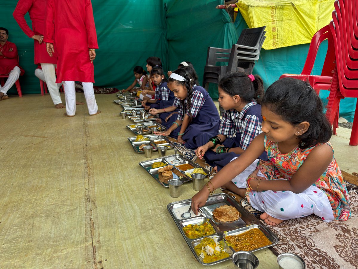 KimayaAshram's tweet photo. Navratri (22 Sept – 1 Oct), nine days of devotion and joy towards the Divine 🌸On 30th Sept (Ashtami), Kimaya Ashram performed sacred rituals, followed by a Blood Donation Camp. The community’s heartfelt response showed that true bhakti flows through seva. #Navratri #KimayaAshram https://t.co/yZWlh3Svdn