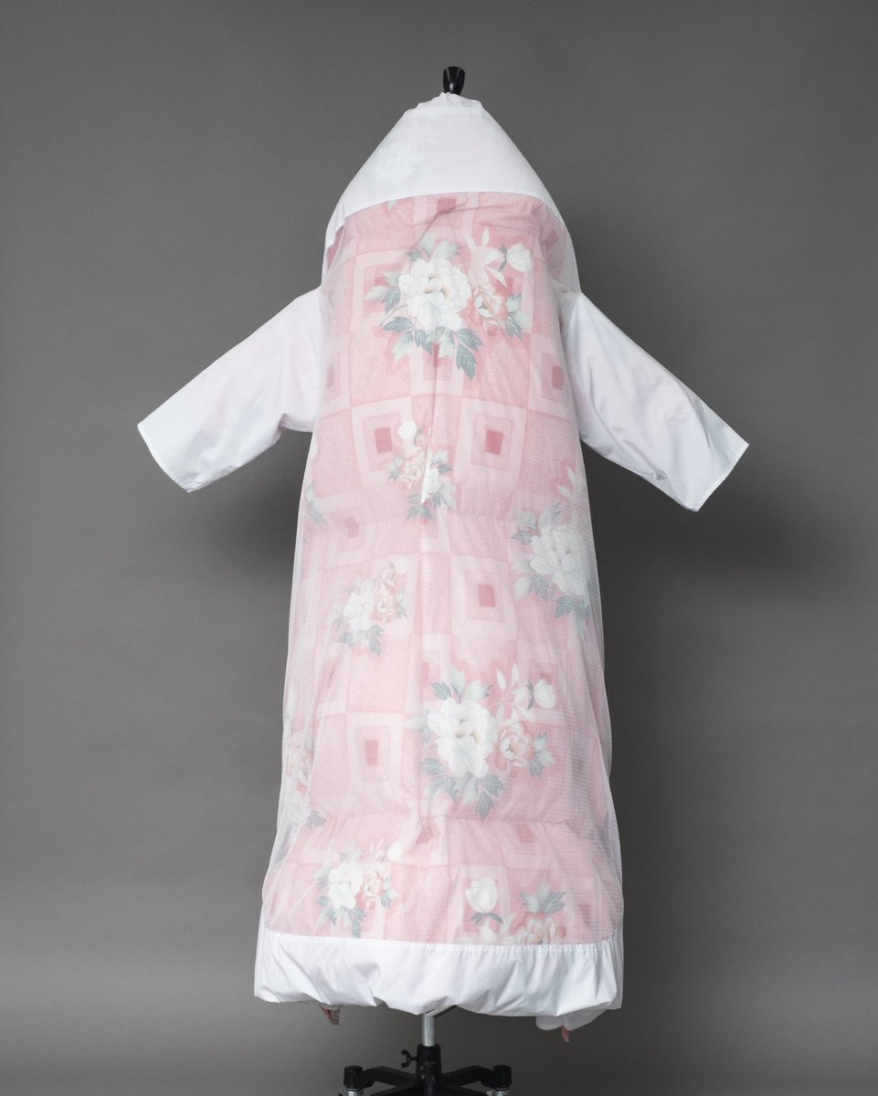 僕確かファッションデザイナーのはずなんですけど展示会で「お布団のご案内お願いしま〜す！！！！！」って叫んだ時は自分が何売ってるのか一瞬よくわからなくなった