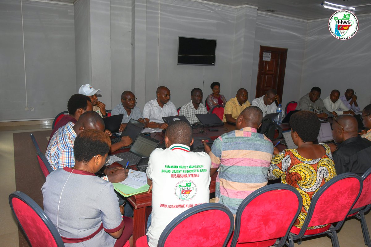 RECENSEMENT GENERAL 2022 | COMPTE OFFICIEL (@bcrrgphae2022) on Twitter photo Réunion du <a href="/BCRRGPHAE2022/">RECENSEMENT GENERAL 2022 | COMPTE OFFICIEL</a> le 6/10/2025.Au menu des échanges: l'évaluation de la formation des agents enquêteurs du module agricole de base détaillée du #RGAE et l'atelier de présentation des résultats cartographiques du 9/10/2025 à <a href="/Gitega/">Province Gitega</a> <a href="/UNFPABurundi/">UNFPA in Burundi</a> <a href="/FAOBurundi/">FAO au Burundi</a> <a href="/BurundiGov/">Bureau du Premier Ministre</a> Réunion du <a href="/BCRRGPHAE2022/">RECENSEMENT GENERAL 2022 | COMPTE OFFICIEL</a> le 6/10/2025.Au menu des échanges: l'évaluation de la formation des agents enquêteurs du module agricole de base détaillée du #RGAE et l'atelier de présentation des résultats cartographiques du 9/10/2025 à <a href="/Gitega/">Province Gitega</a> <a href="/UNFPABurundi/">UNFPA in Burundi</a> <a href="/FAOBurundi/">FAO au Burundi</a> <a href="/BurundiGov/">Bureau du Premier Ministre</a>