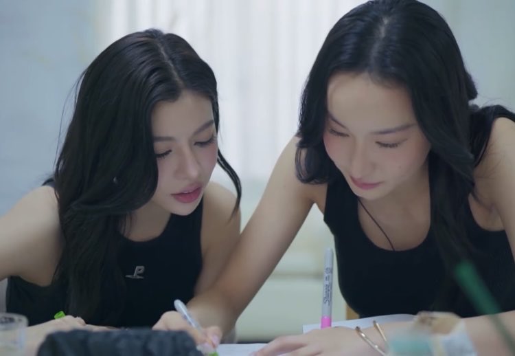 gidlekpopstanj's tweet image. I dont wanna spoil anything.
But i really loved them first 😍💕
My first ship

#fyp #lovemoment  #LoveMomentTH #wlw #glseries #PaiLing #PAILIU #thairealityshow 
#Herling  #Lingliu 

@Pailiuuur18  @moniejaya1