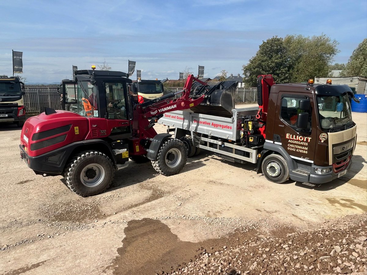 DiggerManBlog's tweet image. Yanmar Compact Equipment EMEA’s V120 Ticks all the Boxes for Elliotts Ltd
earthmoversmagazine.co.uk/digger-man/vie…
#AggregateSupplier #constructionequipment #CompactEquipment #diggermanblog #earthmovers #heavyequipment #YanmarCE
