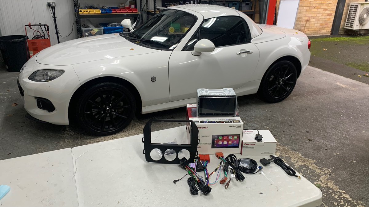 dynamic_audio's tweet image. This stunning @Mazda_UK MX-5 (2013) just got a serious tech boost!

Installed the @PioneerUK SPH-DA77DAB head unit for seamless Apple CarPlay, Android Auto &amp;amp; DAB radio connectivity, perfect for every road trip.

We also added the @PioneerUK ND-BC9 reverse camera.

@Connects2