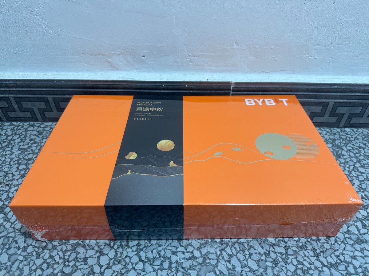 Eth527's tweet photo. 抽个大的，感谢 @Bybit_ZH  的中秋礼物，想把这份祝福转达给粉丝宝宝们  如何获得：  

1. 关注 @AirN_619 、@Eth527 、@221ALABS
2. 一键三连本推  
3. 加入@221ALABS 的社区： 
https://t.co/NSMYr6u2mM  

在tg群里上截图获得抽奖资格，TG开奖。    

多说一句：221A Labs 专注挖掘稳定币和RWA的Alpha 已经带群友玩儿转了 Falcon 、Pendle、Jarsy 等多个项目，并且我们会持续为社区带来更多福利～