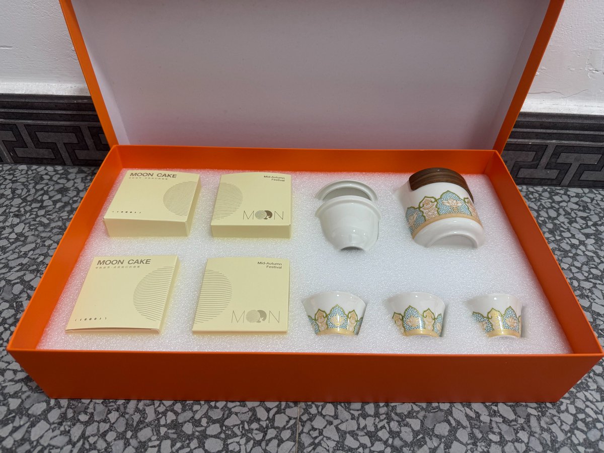 Eth527's tweet photo. 抽个大的，感谢 @Bybit_ZH  的中秋礼物，想把这份祝福转达给粉丝宝宝们  如何获得：  

1. 关注 @AirN_619 、@Eth527 、@221ALABS
2. 一键三连本推  
3. 加入@221ALABS 的社区： 
https://t.co/NSMYr6u2mM  

在tg群里上截图获得抽奖资格，TG开奖。    

多说一句：221A Labs 专注挖掘稳定币和RWA的Alpha 已经带群友玩儿转了 Falcon 、Pendle、Jarsy 等多个项目，并且我们会持续为社区带来更多福利～