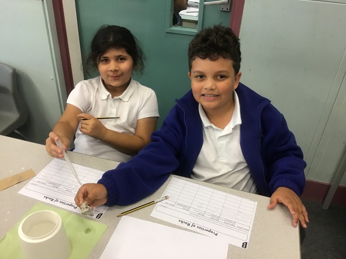 WellingtonPSBD2's tweet image. As part of our Year 3 ‘Rocks and Soil’ Science unit, we have been investigating the properties of rocks to find out how durable they were and whether or not they absorbed water! #teamwellington #scienceisfun #makinglearninginteresting