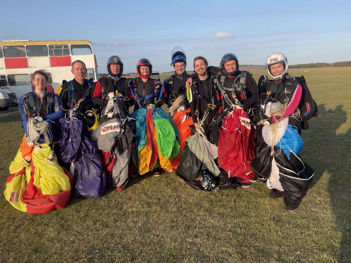 BoltonSch's tweet photo. Congratulations to Mr Bradley, #BSBD HoY 8, who was part of Team Gesticul8, winners of the British National 8-Way Skydiving Championship.

The team also set 2 British records, for most points in a single round &amp; highest average score.

🎥https://t.co/ncmz18Qmcq

#BoltonSch https://t.co/HvpbdrszfQ