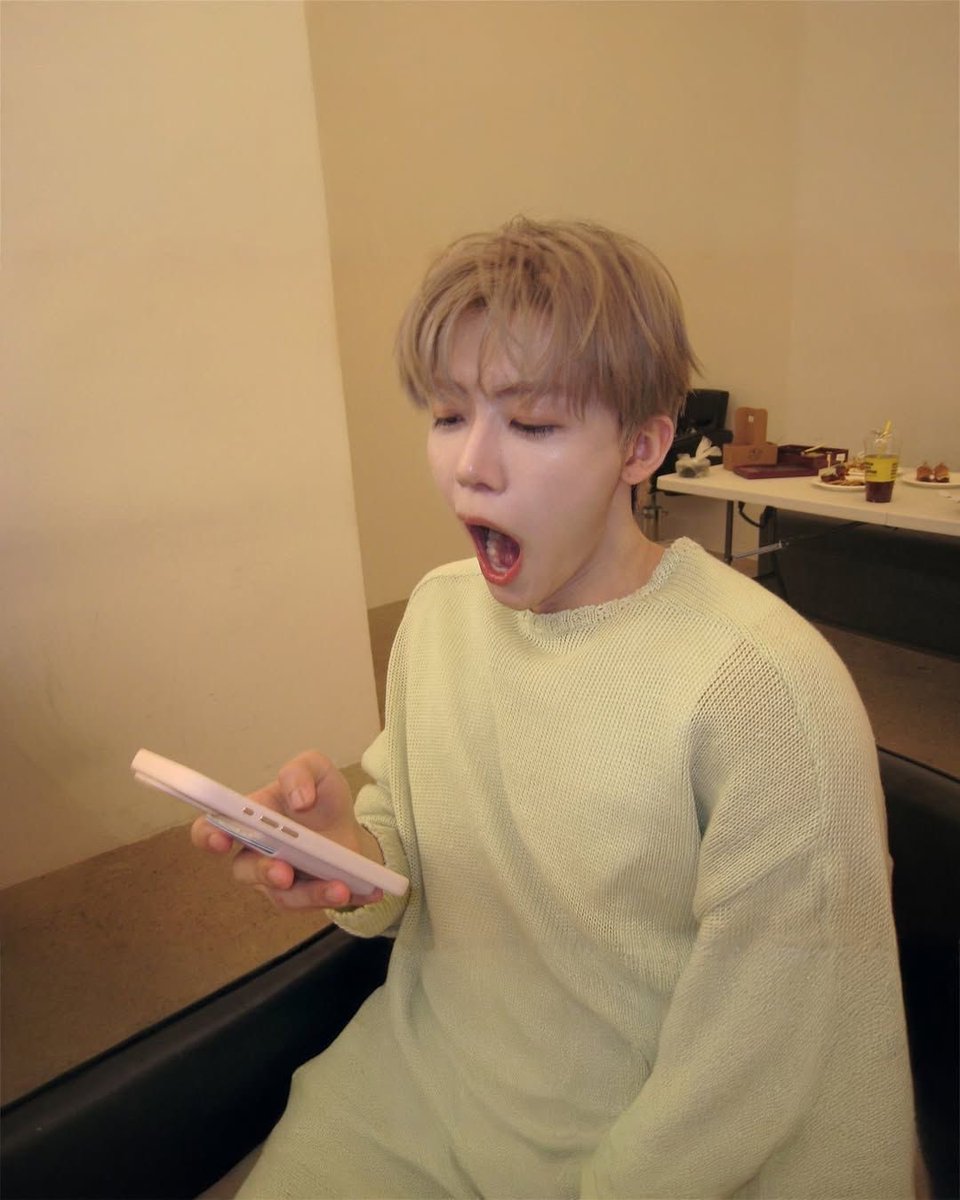 saintopapi's tweet image. Weather is making me sleepy, I may or may not need someone beside me.