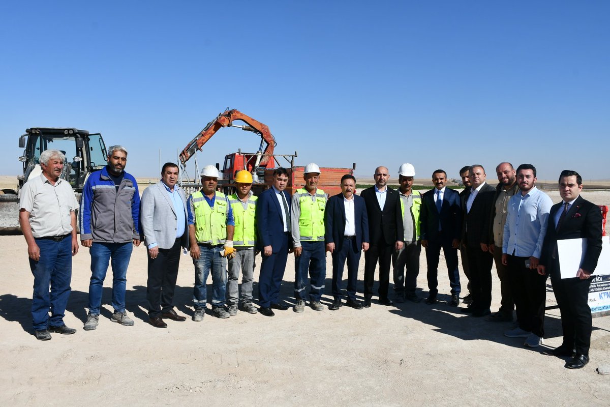 Valimiz Sayın Gökmen Çiçek, Vali Yardımcımız Sayın Ömer Tekeş, Yönetim Kurulu Başkanımız Sayın Recep Bağlamış, KCETAŞ Genel Müdürü Sayın Ahmet Emin Kilci, İl Tarım ve Orman Müdürümüz Sayın Bülent Saklav ve beraberindekiler; jeotermal kaynaklı Sera OTB alanında inceleme yaptı.