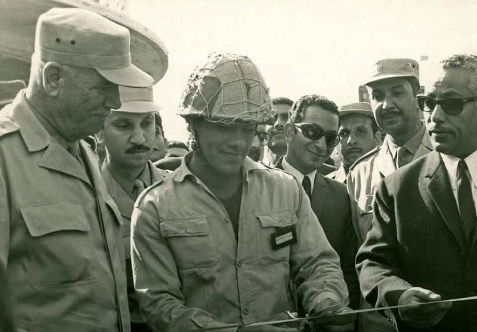 وزير الحربية المصري يكرم جندي ويجعله هو من يقص شريط معرض الغنائم في ديسمبر 1973.

صائد الدبابات في حرب أكتوبر الجندي محمد عبد العاطي يقص شريط معرض الغنائم بناء على طلب وزير الحربية وقتها الفريق أول أحمد إسماعيل علي.

أما أنا / نبيل جعفر.
فقد كان لي الشرف أنني قمت بزيارة معرض