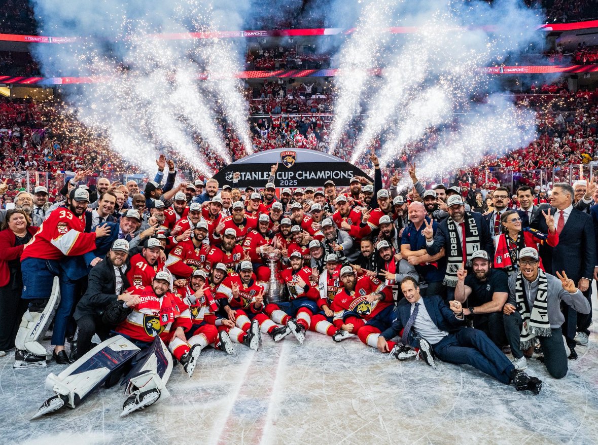 PRIMEIRA AGENDA DO ANO DA NHL!!! 🏒🔥

O fogo no gelo está de volta para uma nova temporada a partir de terça nos canais ESPN e com todos os jogos no Disney Plus. E nossas transmissões nessa primeira semana:

- Terça (07), 18h - Florida Panthers vs Chicago Blackhawks
- Terça