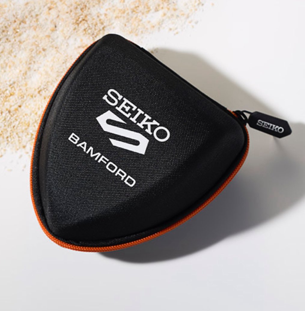 Watchbazar's tweet image. When @seikowatchofficial teams up with, you don’t just get a watch you get a statement.
The Seiko SBSA315 × Bamford Limited Edition pushes boundaries with its translucent skeleton blue dial, retro SKX-style hands, and fluorescent details that feel straight out of the future.