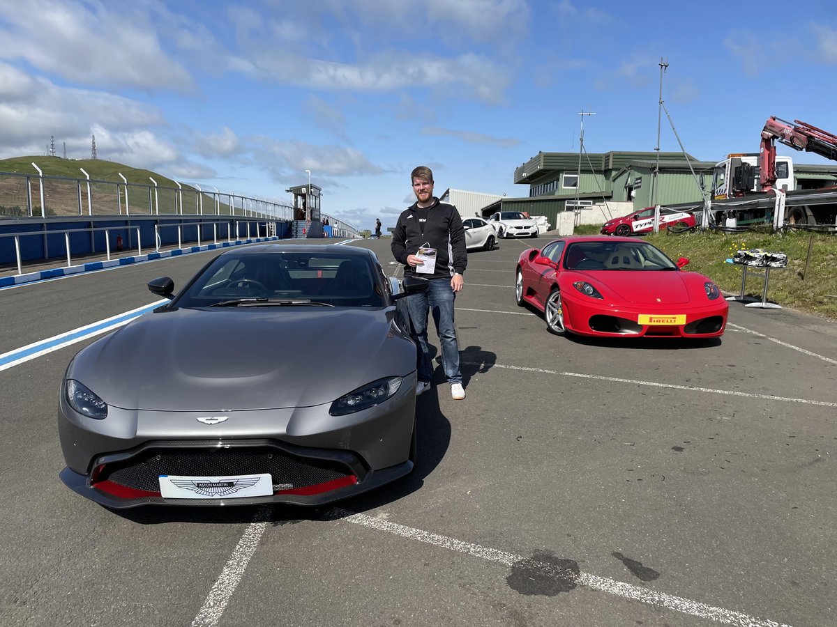 CircuitApp's tweet image. ✨ New Hire Day ✨
Meet Mike Murray, who’s joining us as a Staff iOS Engineer from Ravenscraig—a wee village southeast of Glasgow!
Originally from Germany, Mike moved to Scotland at age 5 and now shares his home with his partner and their dog, Luna. He brings over a decade of…