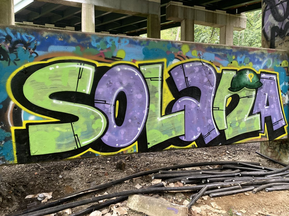 桥下色彩斑斓的 Solana 涂鸦艺术