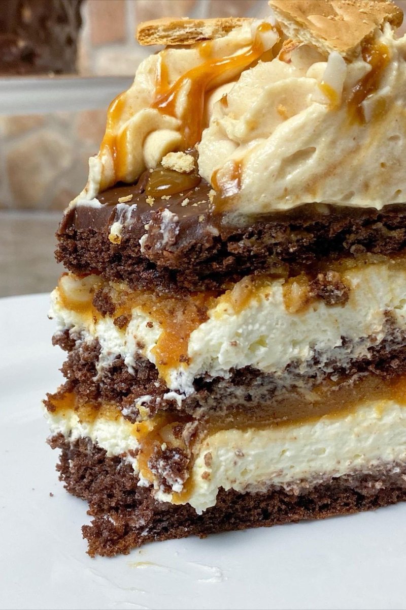 cadyugh's tweet image. This or that food poll.. Snickers desserts edition✨🍫

#Interactivethread for #edtwt + anyone who wants to participate🪡

Cals don’t count ofc!

🏷️: #foodpoll #snickers #sweet #dessert #anatwt #miatwt #ricecaketwt #distraction #food #poll