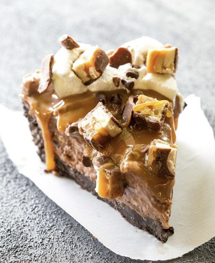 cadyugh's tweet image. This or that food poll.. Snickers desserts edition✨🍫

#Interactivethread for #edtwt + anyone who wants to participate🪡

Cals don’t count ofc!

🏷️: #foodpoll #snickers #sweet #dessert #anatwt #miatwt #ricecaketwt #distraction #food #poll
