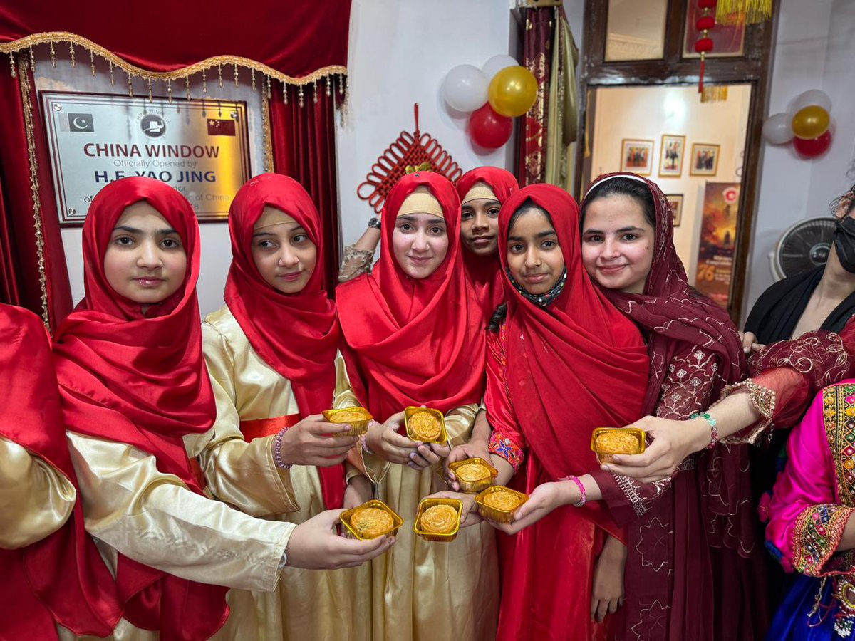 CHINAWINDOW2's tweet image. Today was another historic day in Peshawar regarding Pak-China friendship, as a colorful Mid-Autumn Festival celebration was held under the auspices of China Window, where the Chinese Ambassador HE Jiang Zaidong and Sec Culture Dr. Abdul Samad addressed the event.@zhang_heqing