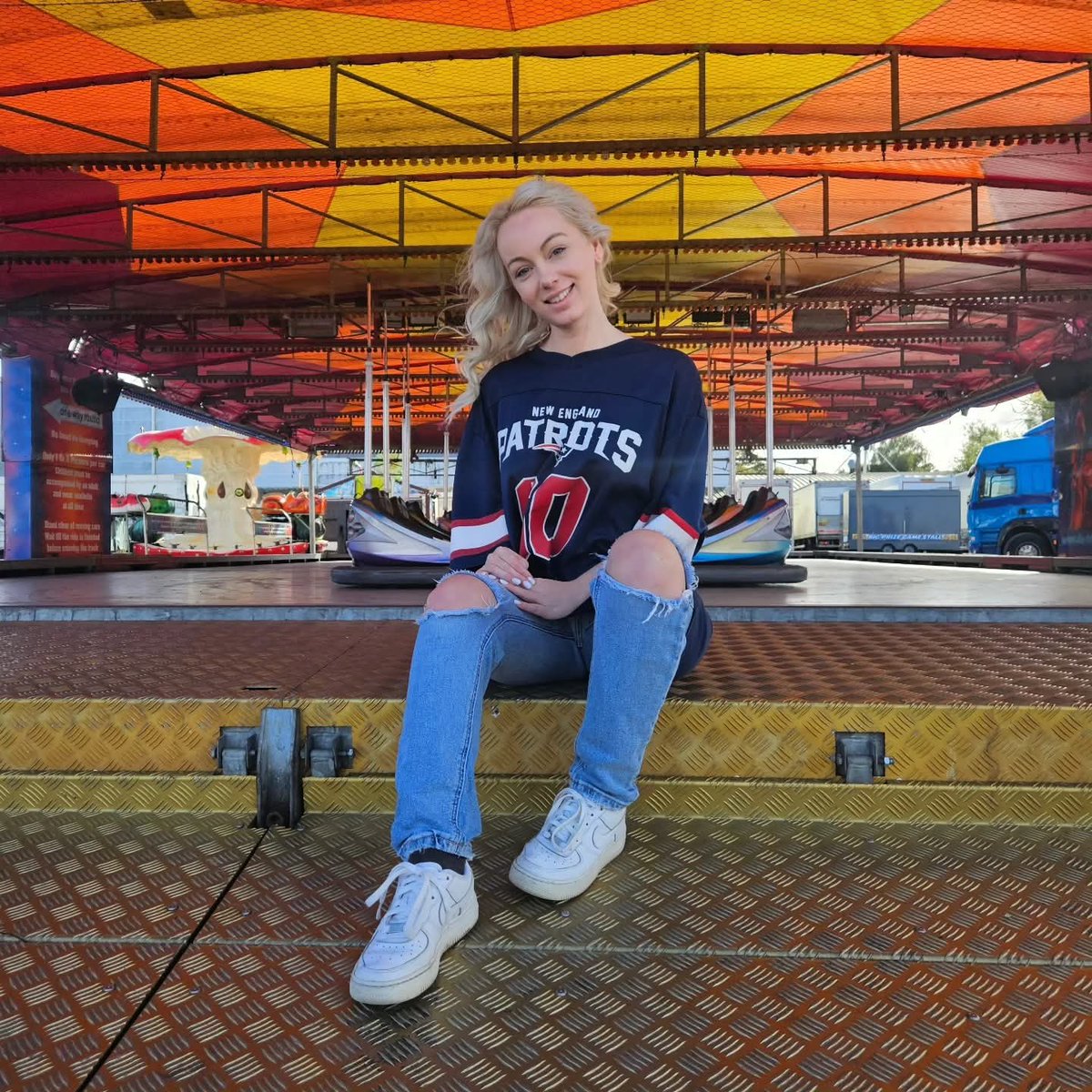 its_chloehill's tweet image. I went for a little walk around what will be hull fair by the end of this week!!! I&apos;m so excited it&apos;s starting to look like HULL FAIR!!!!! It was also interesting to watch them setting it all up!! #hullfair #fair #rides