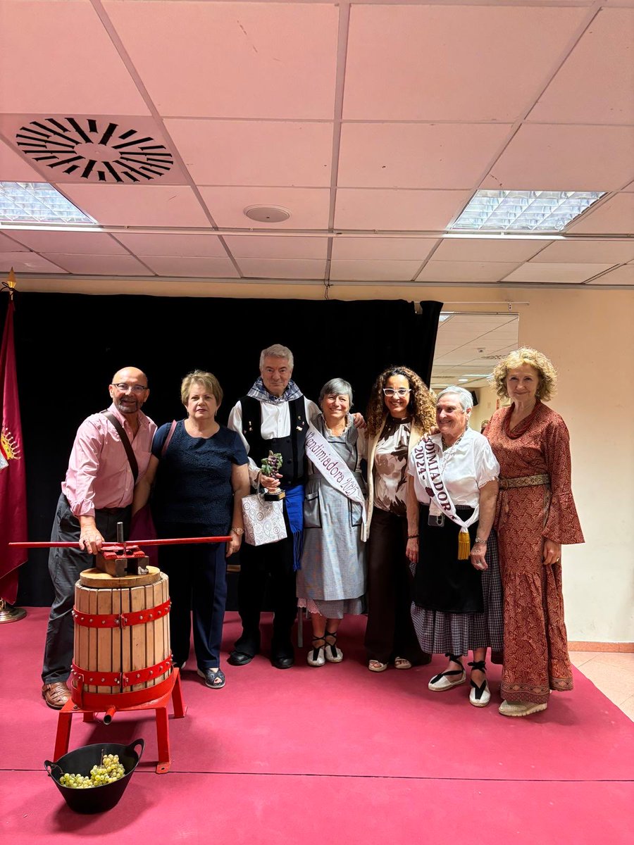 PSOEAlcobendas's tweet photo. ✨ Otro fin de semana lleno de vida en #Alcobendas

🏃‍♀️ Mucho deporte, 🎭 cultura y 🎨 arte

Los #socialistas de Alcobendas seguimos donde tenemos que estar: junto a los vecinos y vecinas, compartiendo, escuchando y construyendo ciudad🌹 https://t.co/1O4rbQIAra