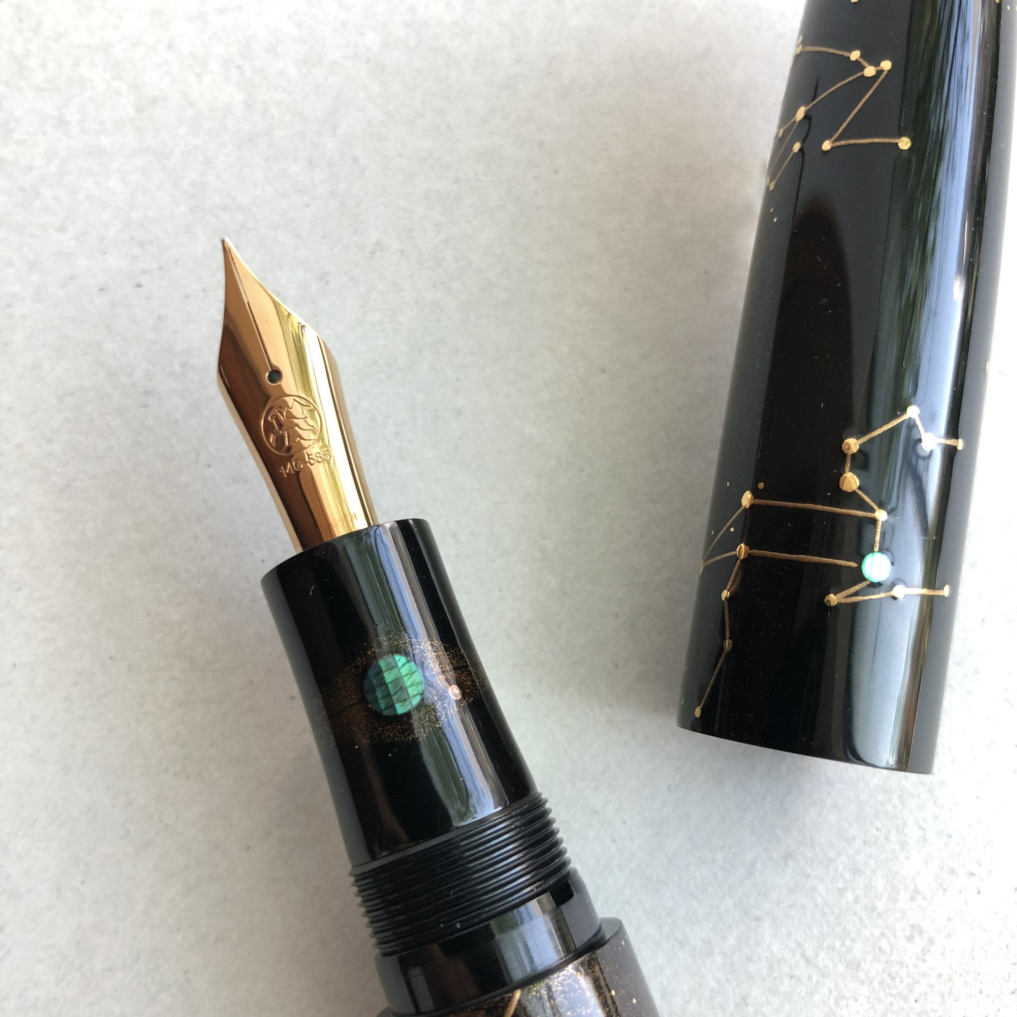 蒔絵螺鈿万年筆、12星座です 代官山 蔦屋書店 限定蒔絵万年筆「十二星座」が再入荷しています