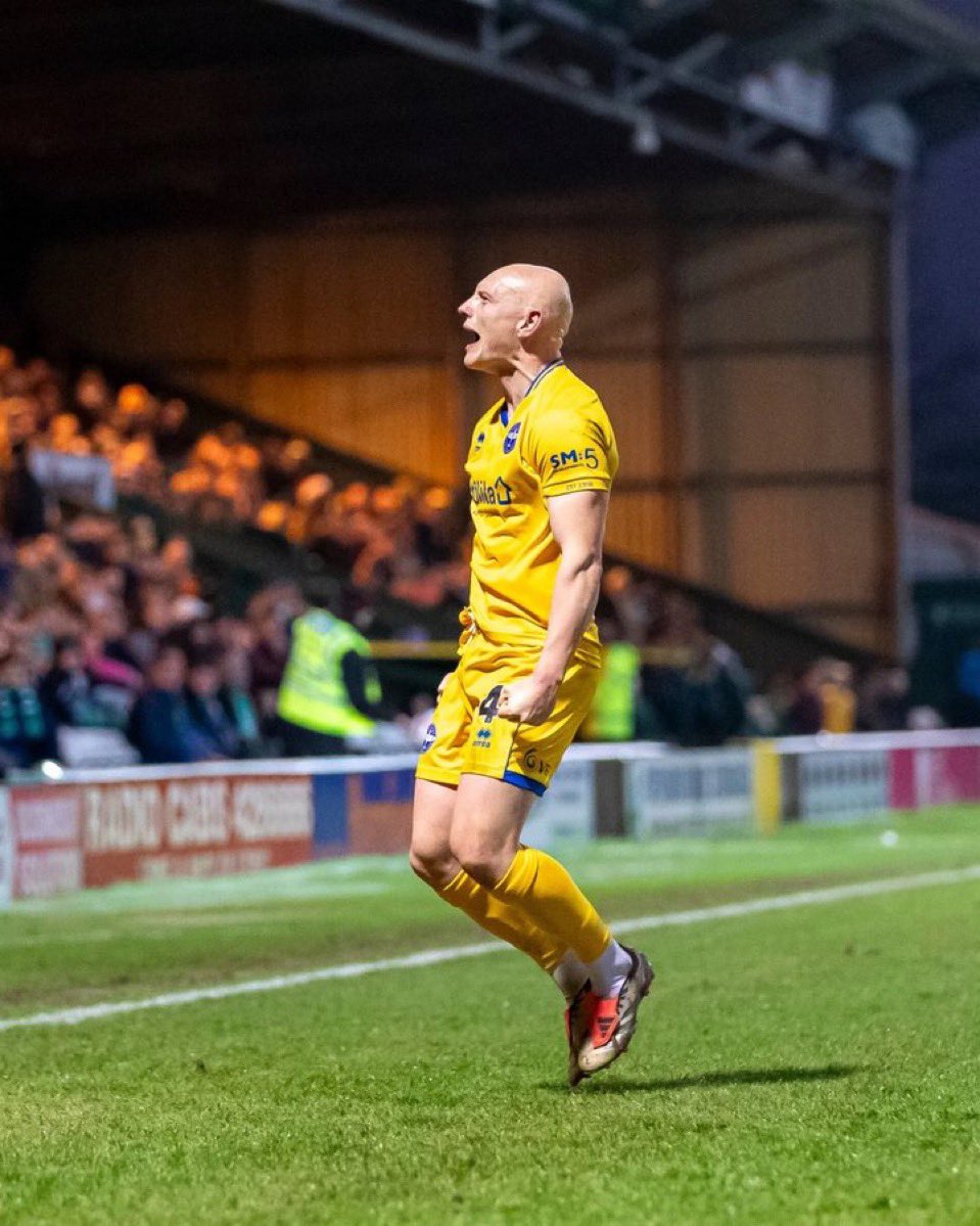 CallumHallett6's tweet image. ✍️ Lloyd Humphries

Sadly, Humphries hasn’t been a regular starter for The #Spitfires during the 2025/26 season, under Kelvin Davis, however, Scott Bartlett is the new Eastleigh boss, so Humphries will likely become a key cog again, as the duo reunite!

I’m a big fan of the 28yo…