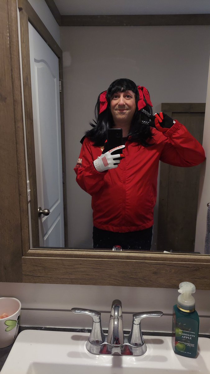 FinalCataclsym's tweet photo. @AdmiralTrina Hey Admiral, dressed up as your favorite Pizza Girl. Love your voicework. https://t.co/Fl7q5ruelH