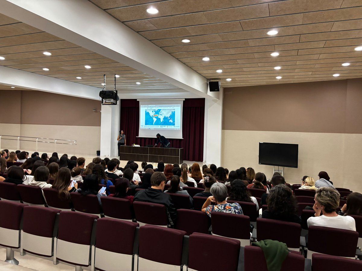 Cooperacio Tarragona (@cooperacio_tgn) on Twitter photo Acompanyem a Richmond Kennedy Quarcoo a la xerrada sobre contaminació marina dels plàstics i acció en defensa dels drets mediambientals a
<a href="/VIDALIBARRAQUER/">INSTITUT F. VIDAL I BARRAQUER</a>
#defensemquidefensa #giradetardor2025 Acompanyem a Richmond Kennedy Quarcoo a la xerrada sobre contaminació marina dels plàstics i acció en defensa dels drets mediambientals a
<a href="/VIDALIBARRAQUER/">INSTITUT F. VIDAL I BARRAQUER</a>
#defensemquidefensa #giradetardor2025