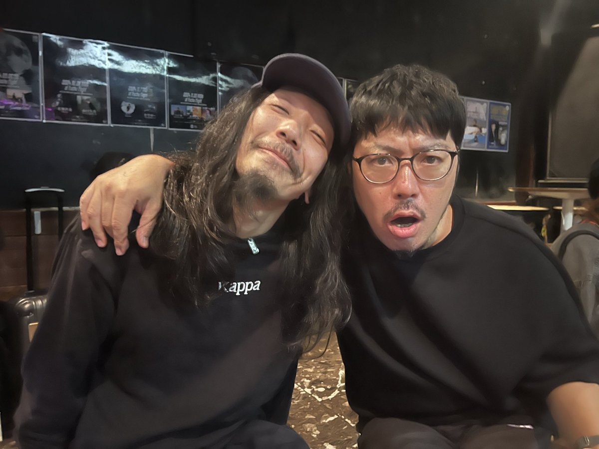 もぅ良い歳だから対バンに勝ちたいとか無いと思ってたけど
それ媚びのライブが凄過ぎてコイツらぶっ倒してーと久しぶり思えたのが嬉しかったw
ゆっきーとがーこが打ち上げでめっちゃ意気投合してたのが個人的に嬉しかったw
😄
SNS映えするショート動画用のバンドなんかより世の中はそれ媚びを聴け！