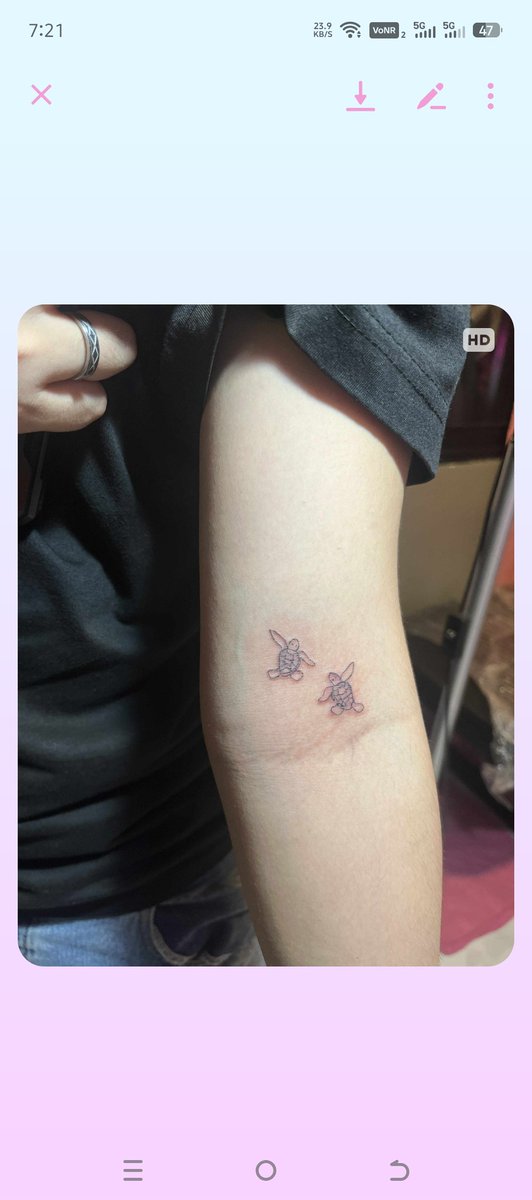Alelele_06's tweet photo. first tattoo 🐢🐢 https://t.co/21OfbEoXwz