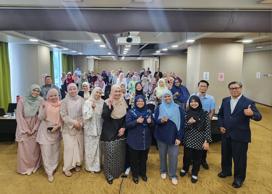 AGCPutrajaya's tweet photo. Kuala Lumpur, 30 September 2025 – Bahagian Pengurusan (BPEN), Jabatan Peguam Negara (AGC) telah berjaya menganjurkan Bengkel MyPerformance dan Sesi Hands On bagi Pegawai Fokal Jabatan Peguam Negara Tahun 2025 pada 28 hingga 30 September 2025 di Tamu Hotel &amp; Suites, Kuala Lumpur. https://t.co/atwnQA9hQg