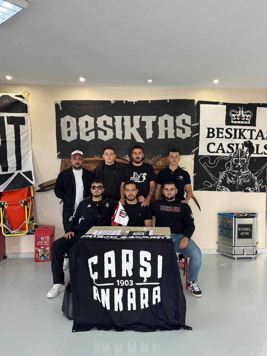 UNIBJKBaskent's tweet photo. KRAL SENSİN BU ALEMDE!

Hazırlık Binasında standımızı açmış bulunmaktayız. Bütün dostlarımızı bekliyoruz. https://t.co/GGNbVYqqXl