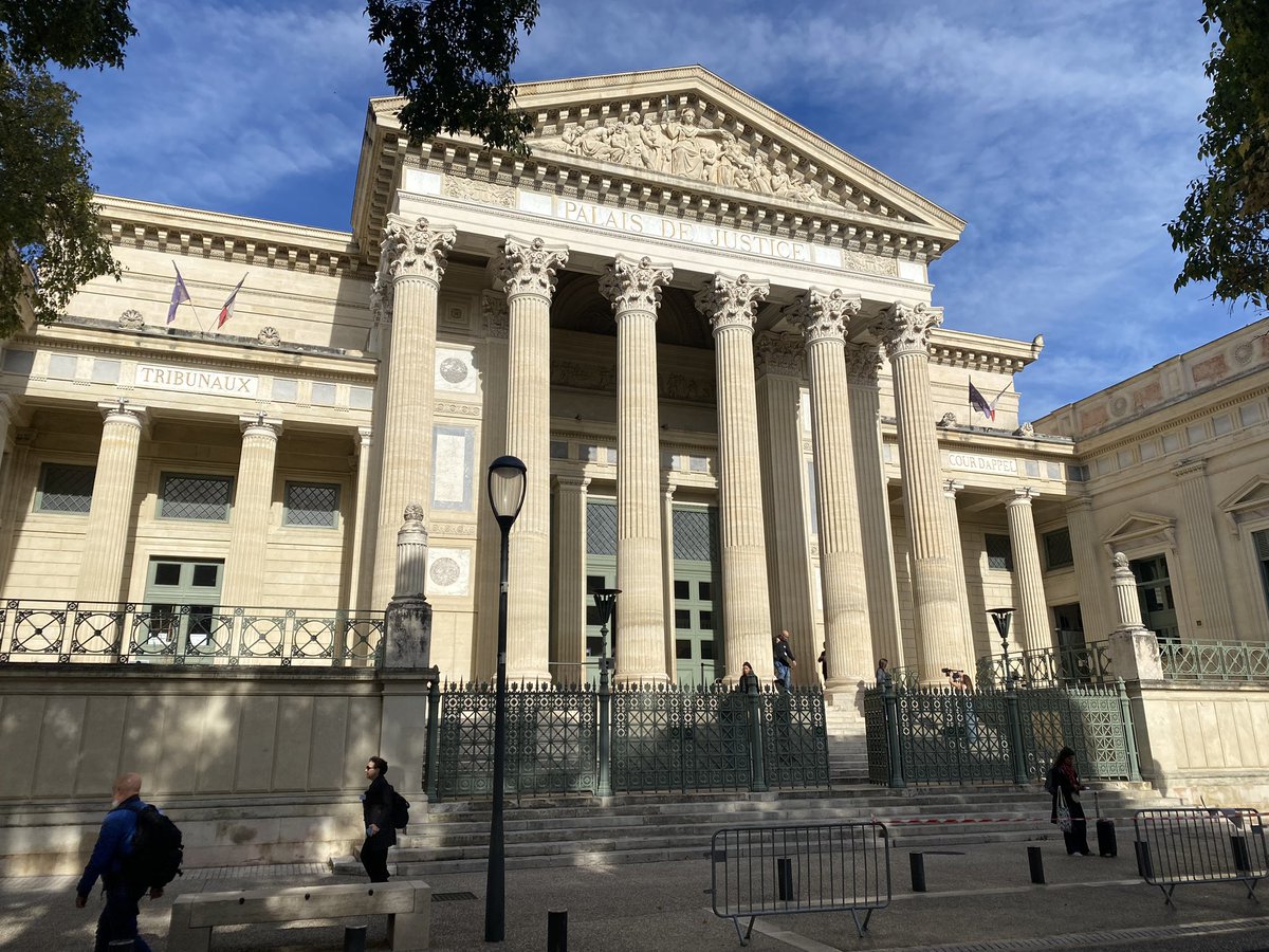 Bonjour, nous sommes lundi 6 octobre, je suis devant la cour d'appel de Nîmes (Gard). C'est là que se tient, à partir de 14 heures, le procès en appel d'Husamettin Dogan, condamné en 2024 à 9 ans de prison pour "viols aggravés" sur Gisèle Pelicot. 

LT à suivre pour <a href="/franceinfo/">franceinfo</a>