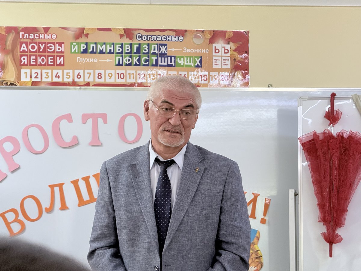 RusembZ's tweet image. 📚✨ The School of the Embassy of Russia in Zambia celebrated #TeachersDay with a festive concert prepared by the pupils.
Ambassador A.A. Yarakhamedov congratulated the teachers, expressing gratitude for their dedication and commitment to educating the younger generation.