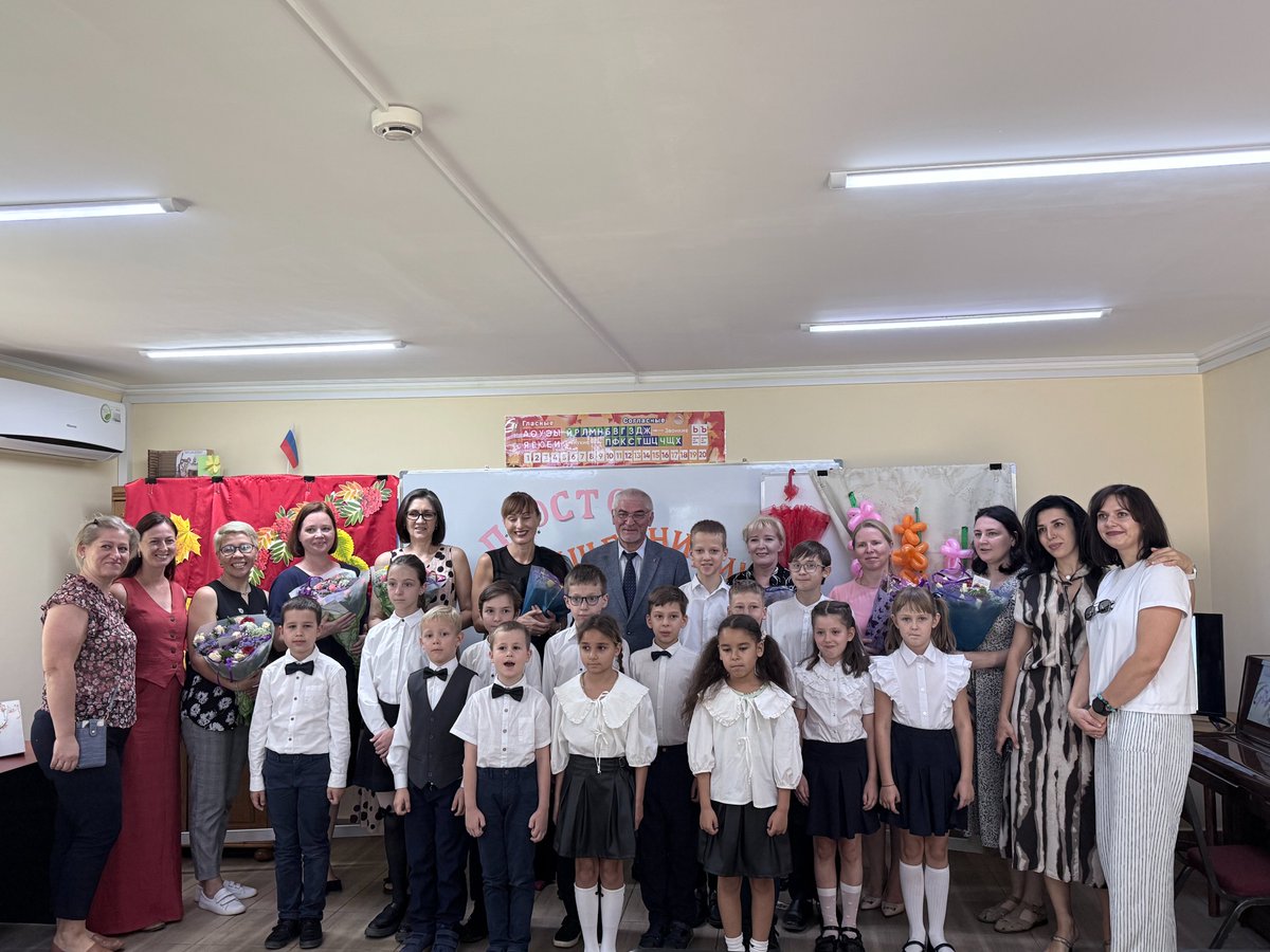 RusembZ's tweet image. 📚✨ The School of the Embassy of Russia in Zambia celebrated #TeachersDay with a festive concert prepared by the pupils.
Ambassador A.A. Yarakhamedov congratulated the teachers, expressing gratitude for their dedication and commitment to educating the younger generation.