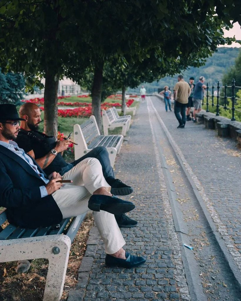 expcapematrix's tweet image. Tate Brother&apos;s In Sighisoara 🇷🇴

BTW SEE MY STORY&apos;S GUYS NOWW 🗿💜