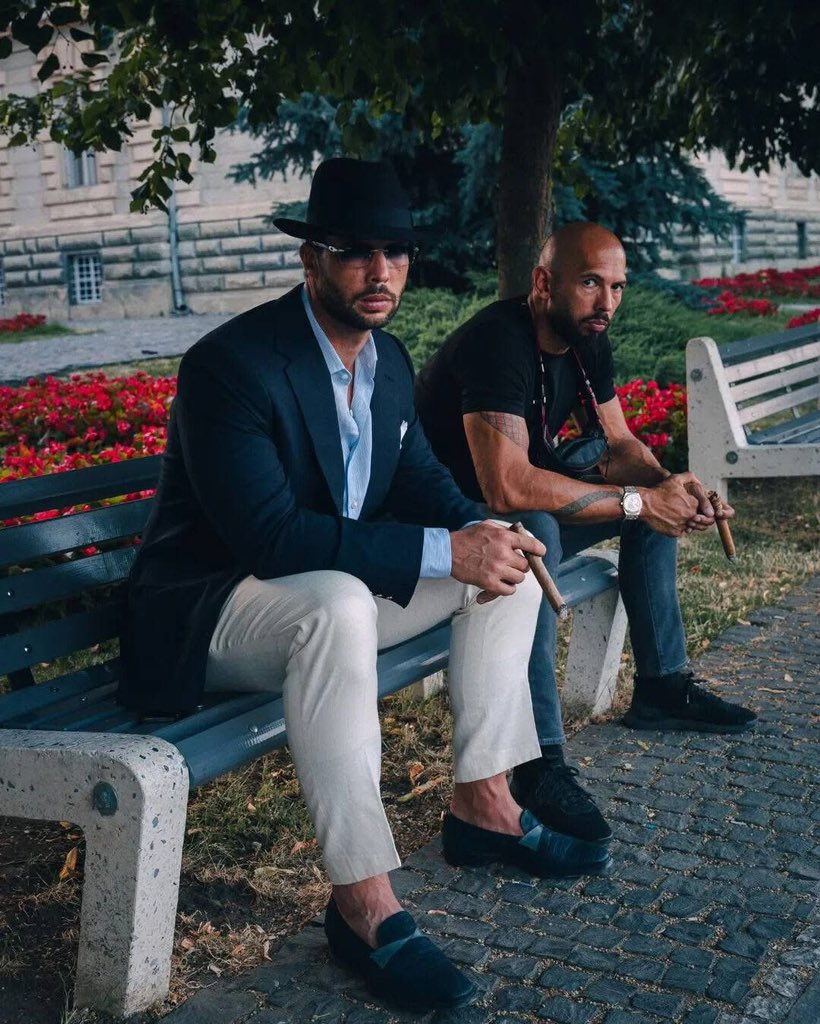 expcapematrix's tweet image. Tate Brother&apos;s In Sighisoara 🇷🇴

BTW SEE MY STORY&apos;S GUYS NOWW 🗿💜