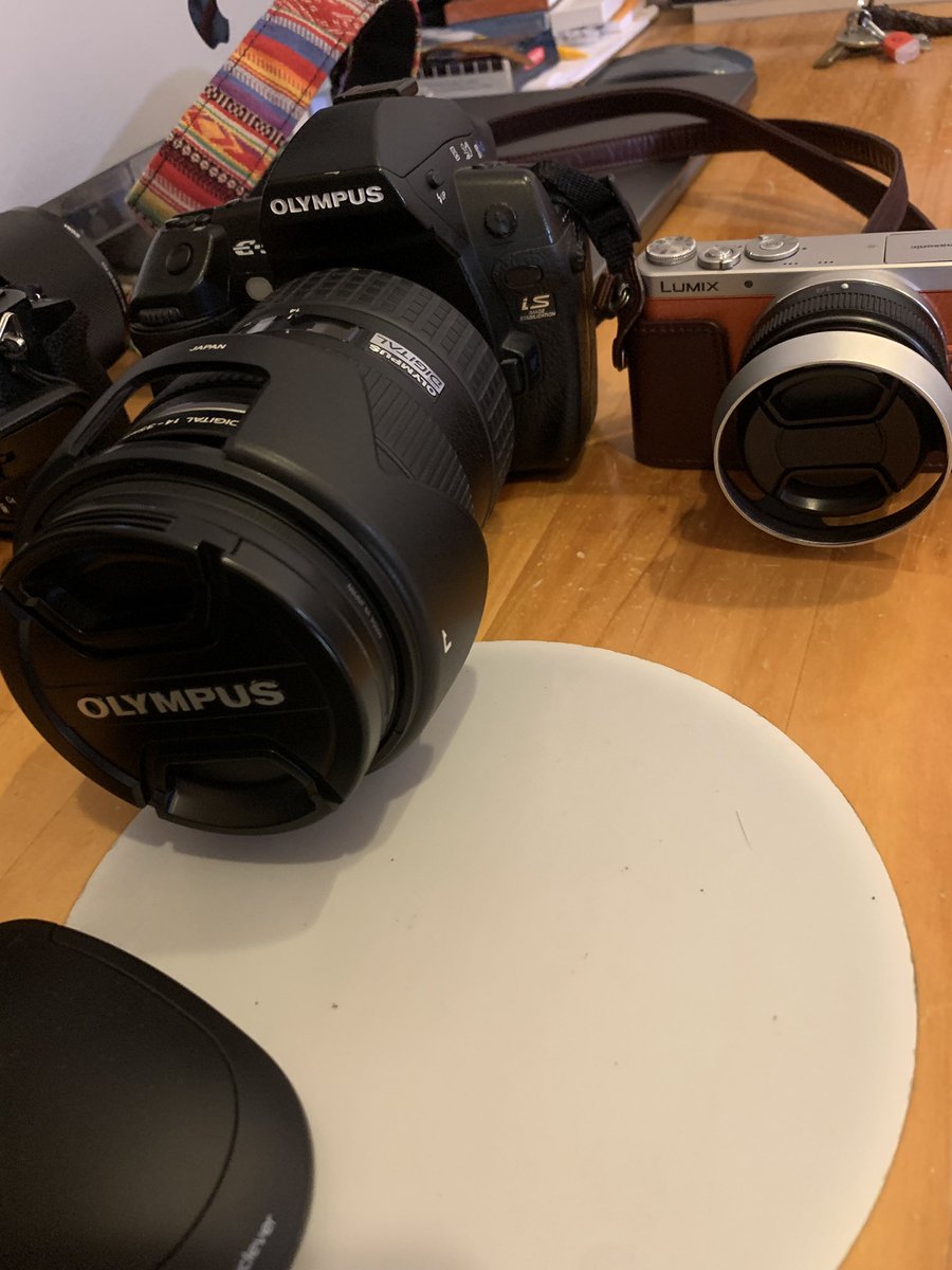 risaairkuro's tweet photo. フォーサーズOLYMPUS E5&amp;14-35f2はやたらデカい、LUMIX GM1と同じ撮像素子とは思えない、フルサイズα7系に比べてもデカい
#OLYMPUSE5 #フォーサーズレンズ #悪魔のレンズ #OLYMPUS24-35 #フォーサーズ 
#お散歩カメラ #デジカメ https://t.co/bO2hJq8pcc