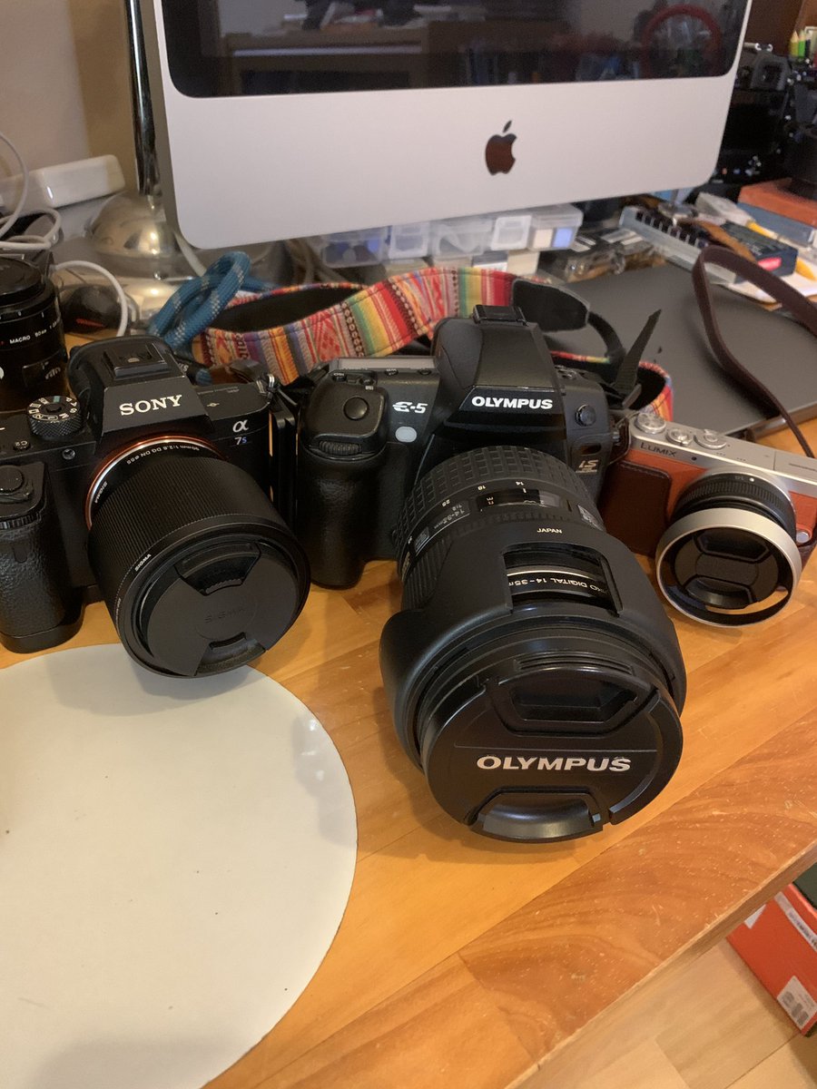 risaairkuro's tweet photo. フォーサーズOLYMPUS E5&amp;14-35f2はやたらデカい、LUMIX GM1と同じ撮像素子とは思えない、フルサイズα7系に比べてもデカい
#OLYMPUSE5 #フォーサーズレンズ #悪魔のレンズ #OLYMPUS24-35 #フォーサーズ 
#お散歩カメラ #デジカメ https://t.co/bO2hJq8pcc
